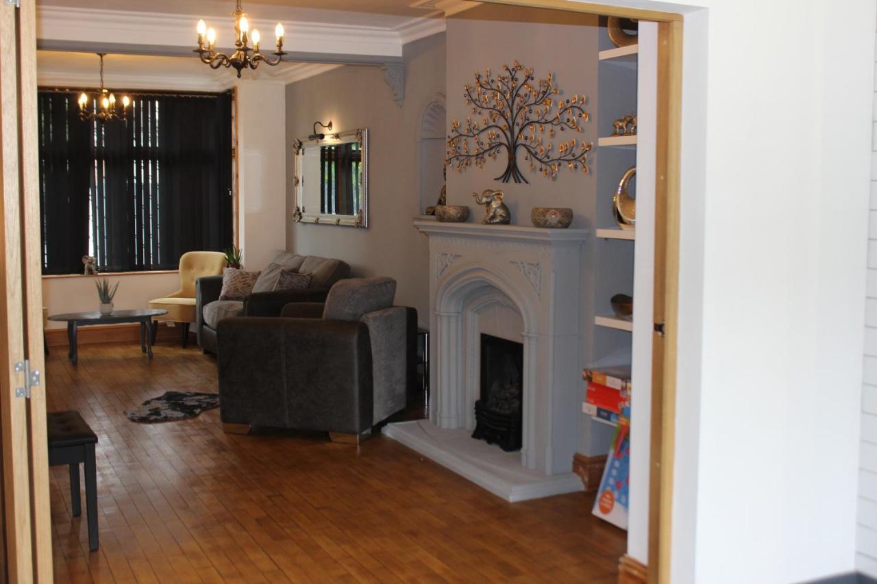 Modern Spacious House - Sleeps 16, Free Parking, Sun Terrace Nuneaton Bagian luar foto