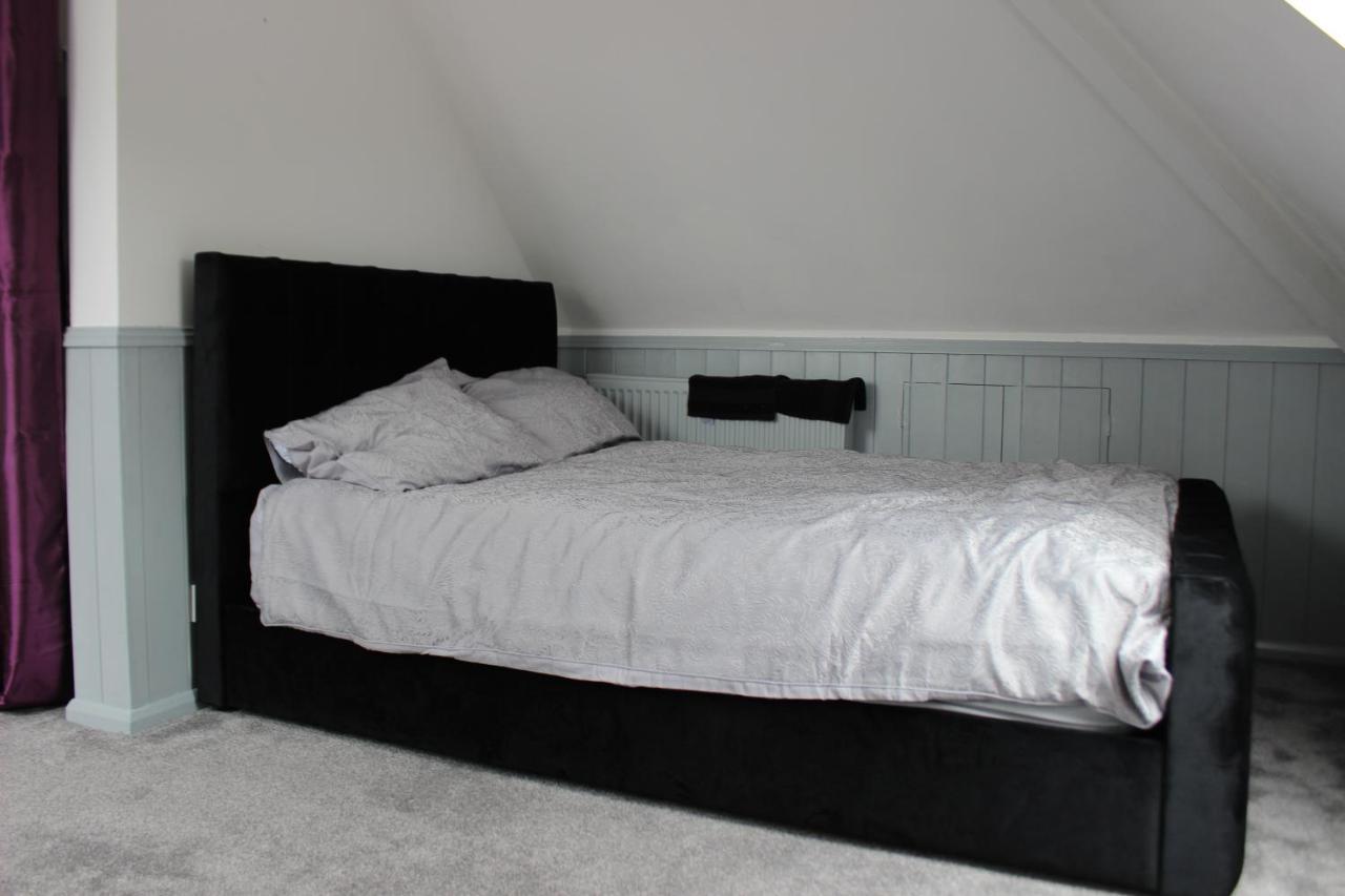 Modern Spacious House - Sleeps 16, Free Parking, Sun Terrace Nuneaton Bagian luar foto