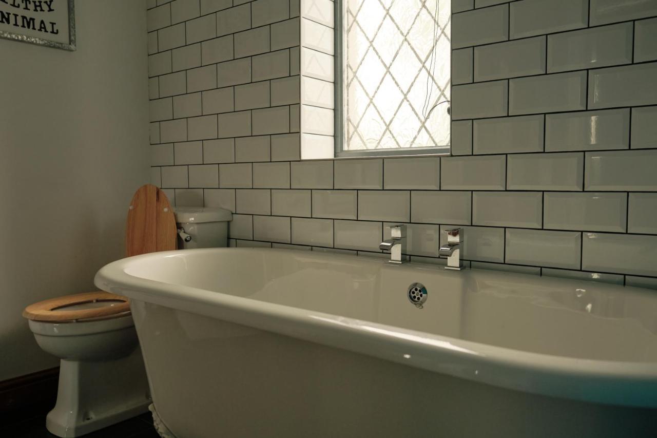Modern Spacious House - Sleeps 16, Free Parking, Sun Terrace Nuneaton Bagian luar foto