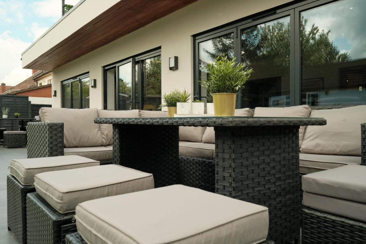 Modern Spacious House - Sleeps 16, Free Parking, Sun Terrace Nuneaton Bagian luar foto