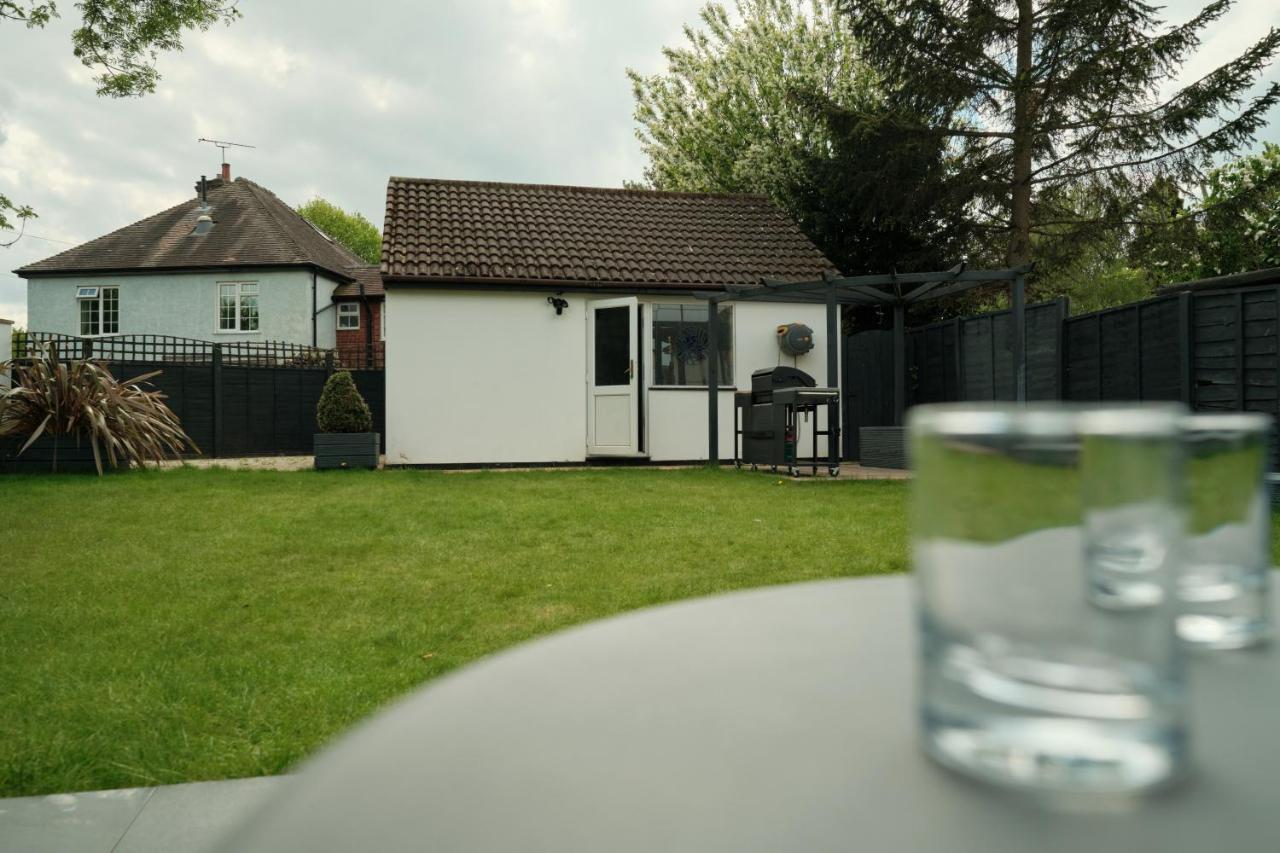 Modern Spacious House - Sleeps 16, Free Parking, Sun Terrace Nuneaton Bagian luar foto