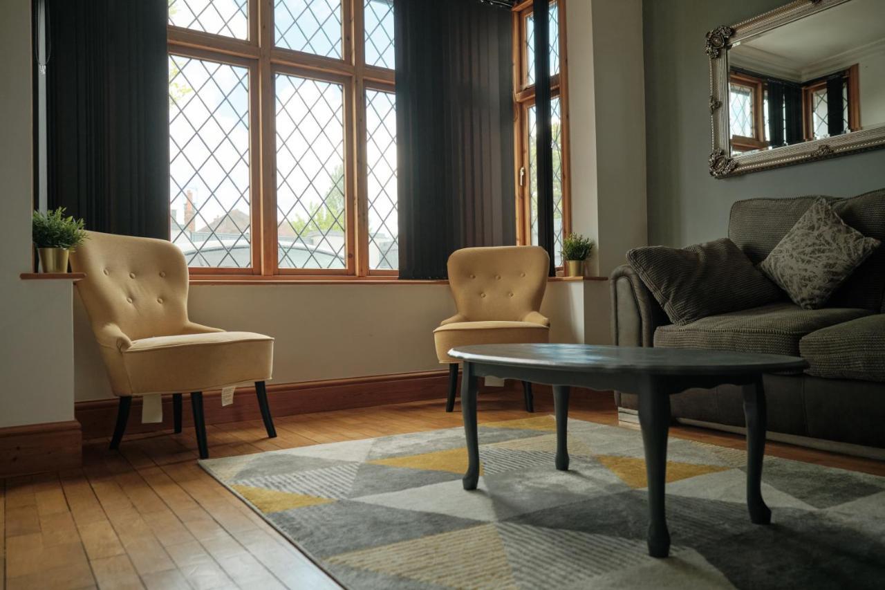 Modern Spacious House - Sleeps 16, Free Parking, Sun Terrace Nuneaton Bagian luar foto