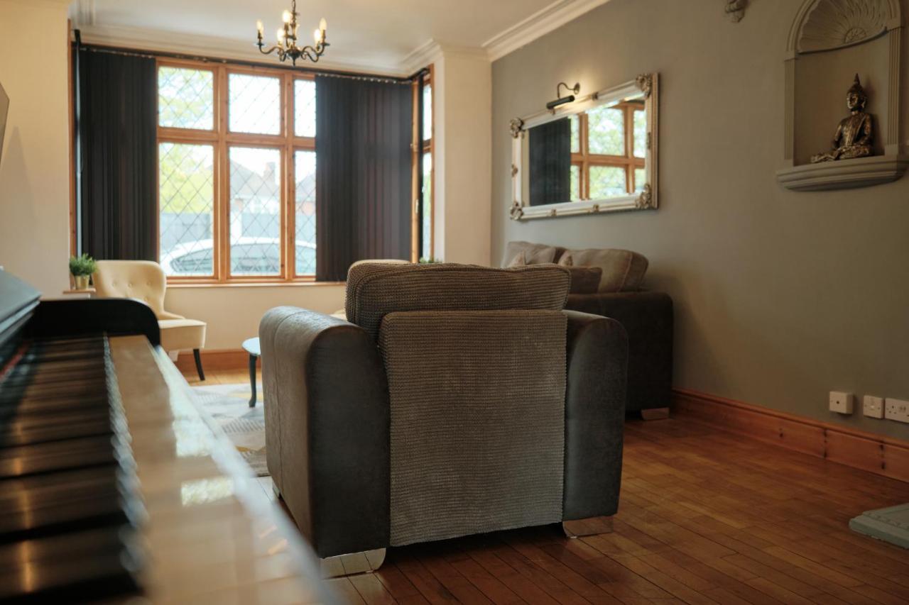 Modern Spacious House - Sleeps 16, Free Parking, Sun Terrace Nuneaton Bagian luar foto