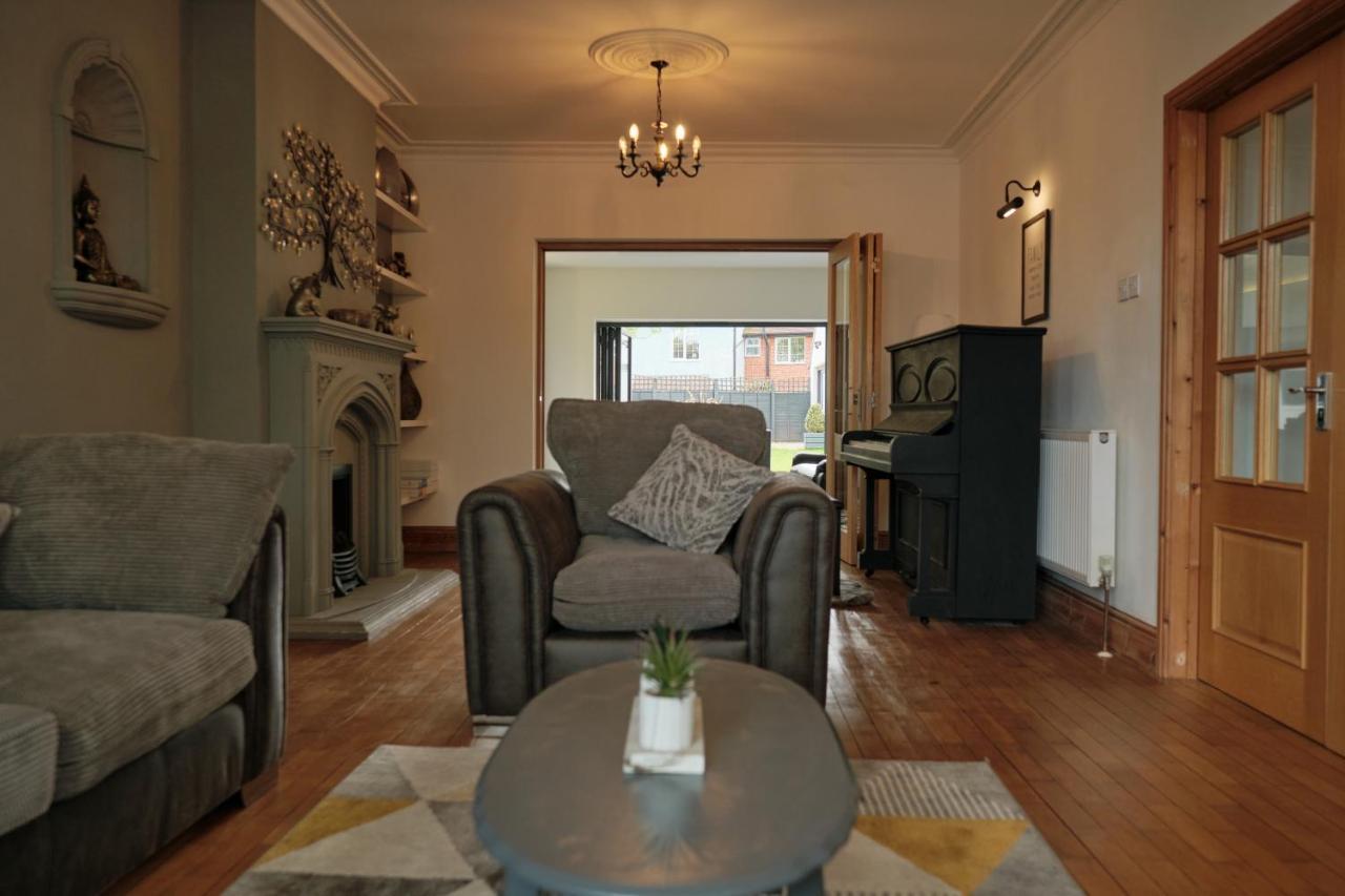 Modern Spacious House - Sleeps 16, Free Parking, Sun Terrace Nuneaton Bagian luar foto