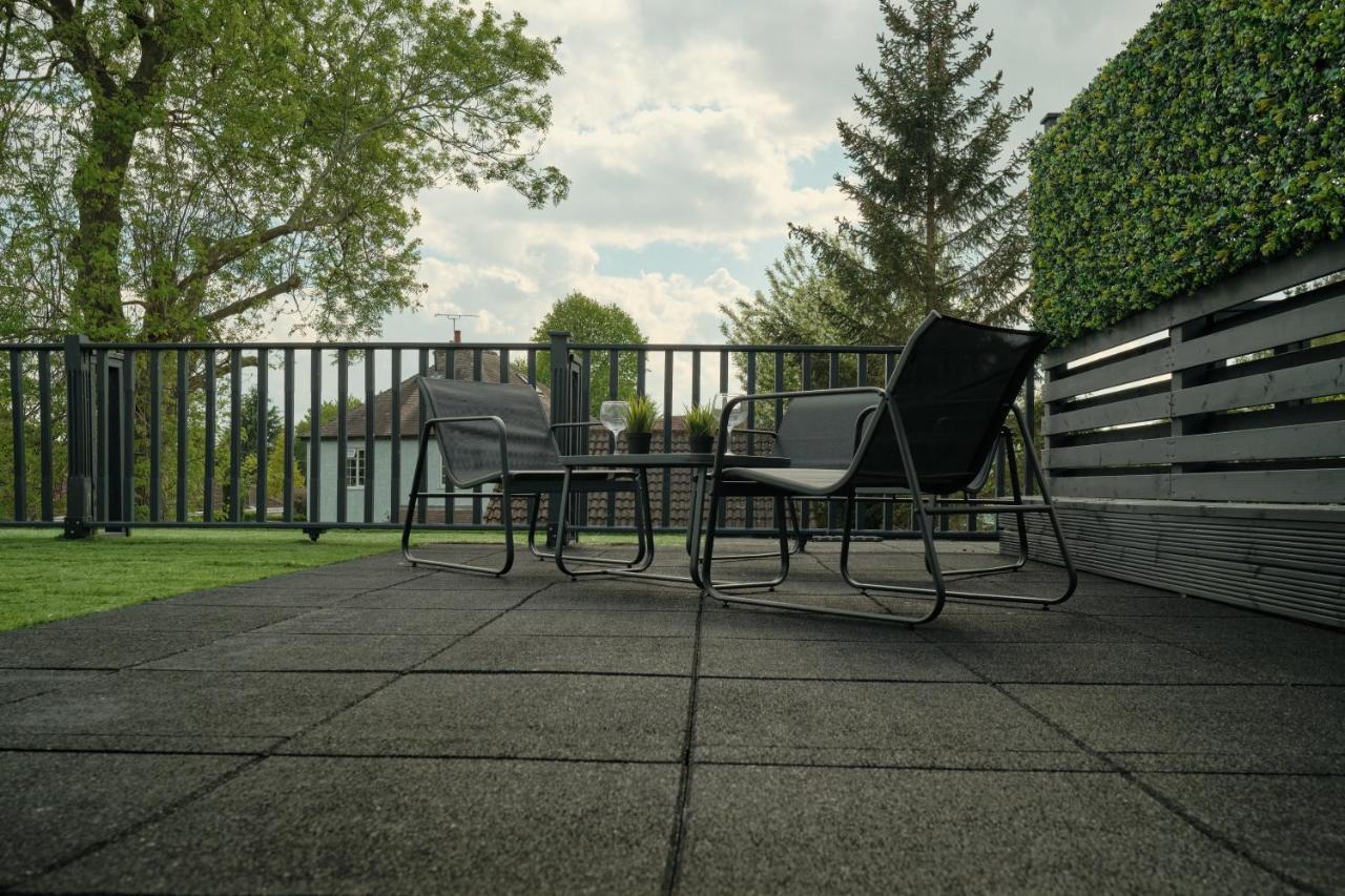 Modern Spacious House - Sleeps 16, Free Parking, Sun Terrace Nuneaton Bagian luar foto